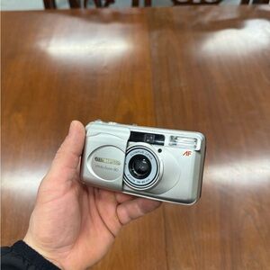 Olympus Infinity Zoom 80 Gray Camera